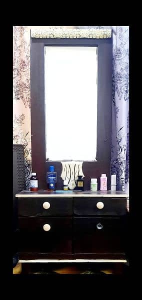 Small size dressing table for sale 0