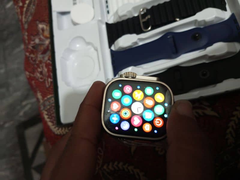 Brand new smart watch for sale 7 in 1 strapes 2