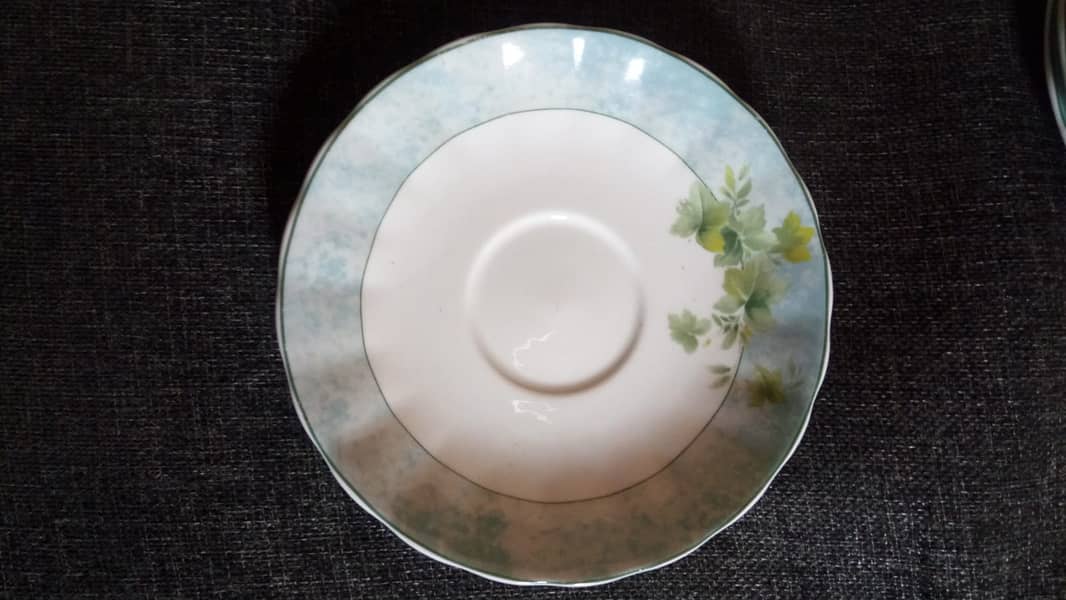 Brand new Royal Doulton Dinner set of 35 pieces 7