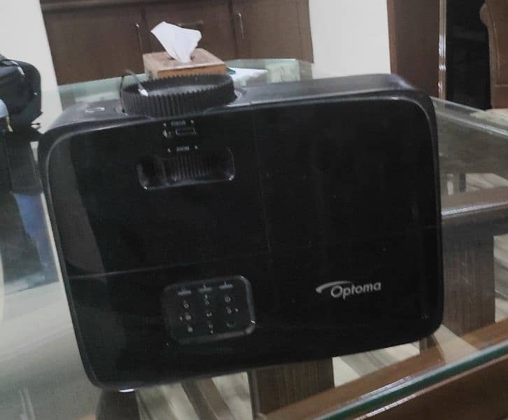 Home cinema Optoma HD 243x projector 1