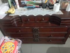 Dressing Table for sale in really good condition 0