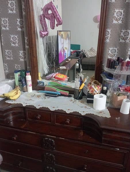 Dressing Table for sale in really good condition 3