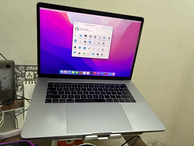 MacBook Pro 2017 1 tb ssd 16 gb ram 4 gb graphics card 1