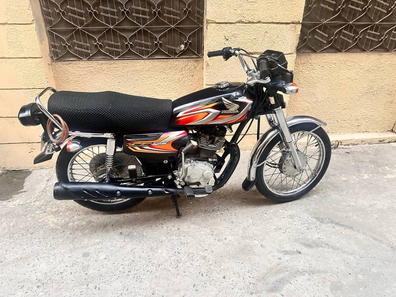 Honda CG125 Black 0