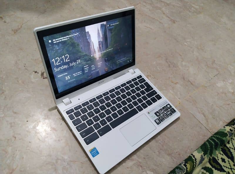 Acer Chromebook with windows 10 home 0