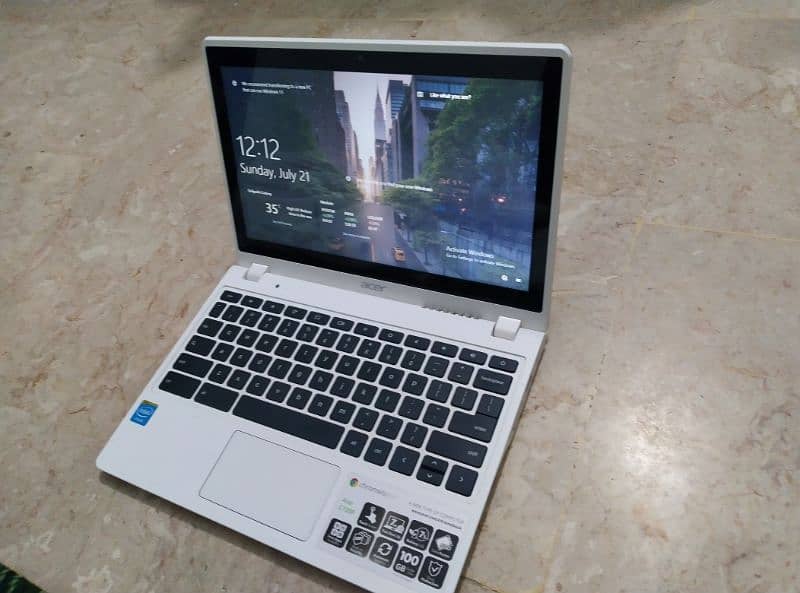 Acer Chromebook with windows 10 home 1