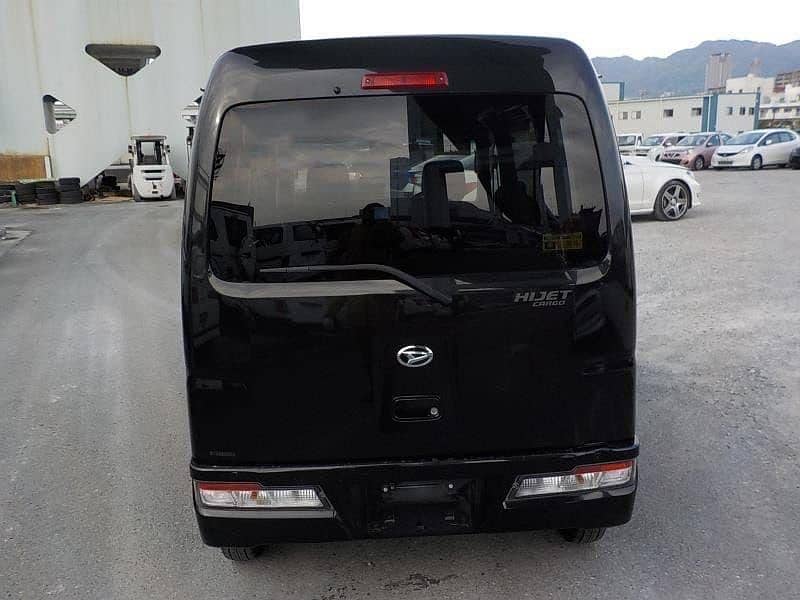 Daihatsu Hijet 2024 1