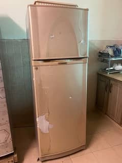 dawlance medium size fridge for sale 0