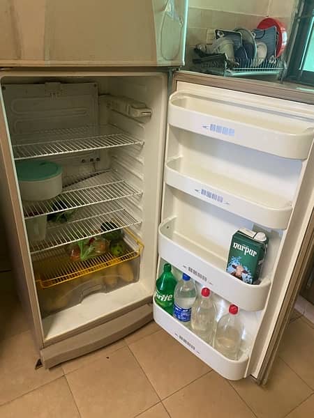 dawlance medium size fridge for sale 1