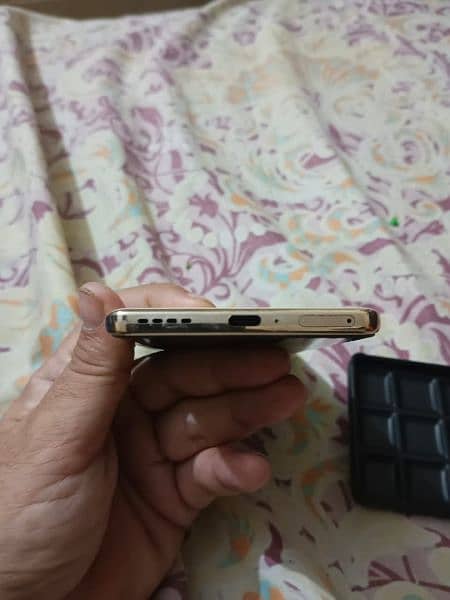 infinix zero 30 6month warrenty ( 8+8 256) 10by10 condition 7