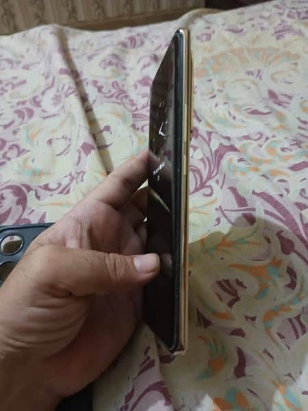 infinix zero 30 6month warrenty ( 8+8 256) 10by10 condition 8