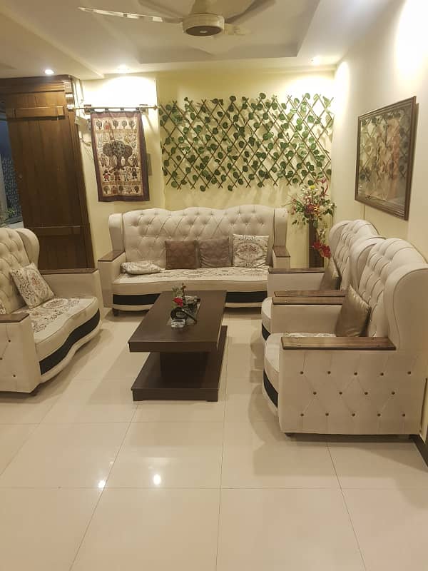 Par Day short time 3 BeD Room apartment Available for rent in Bahria town phase 4 and 6 empire Heights 2 Family apartment 1