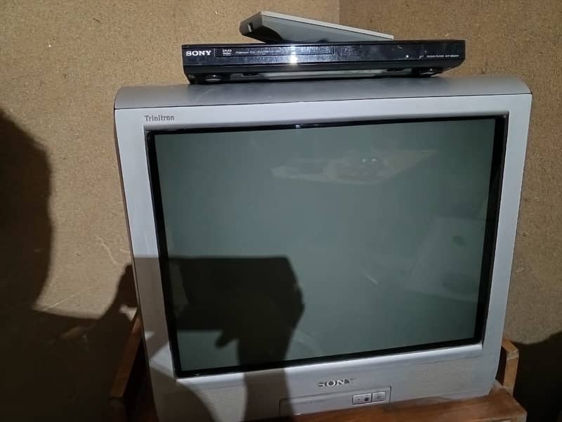 SONY TV 21" EXCELLENT CONDISTION WITH DVD PLAYER 0