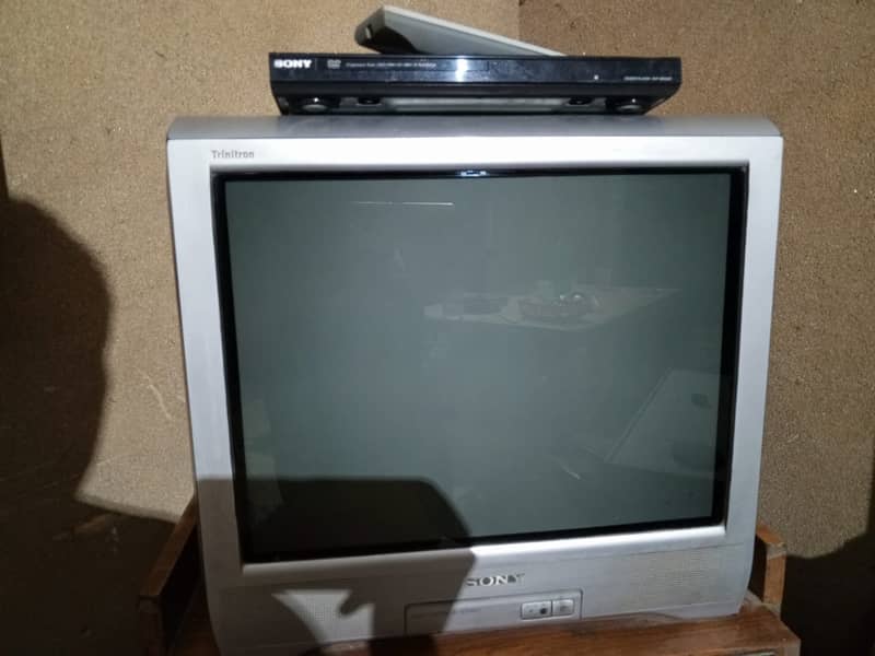 SONY TV 21" EXCELLENT CONDISTION WITH DVD PLAYER 1