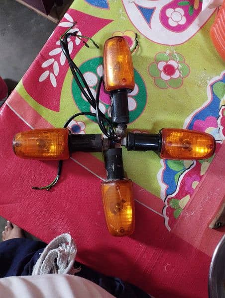 Honda dream original indicators good condition Ok & workings condition 3