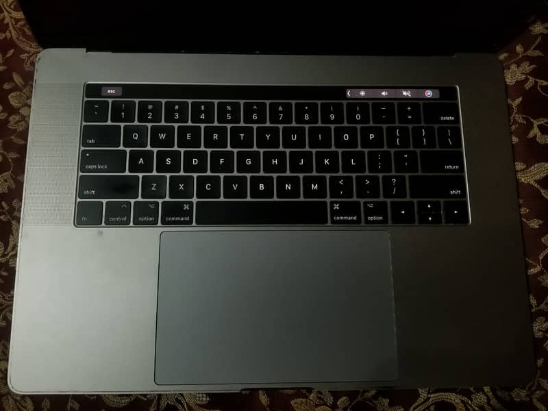 MacBook Pro 2017 15.4" i7 16/512 Graphic Card 4GB 5