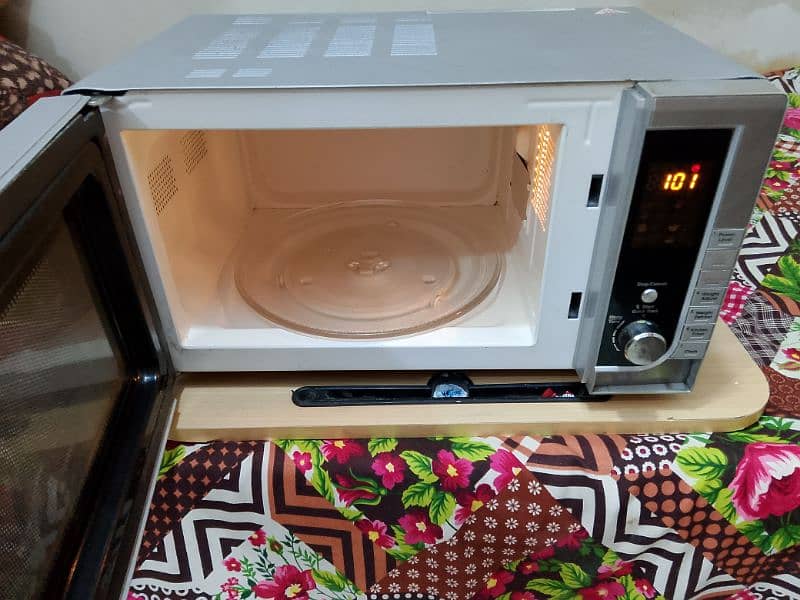 Dawlance microwave oven 2 in 1 grill Wala good neat clean condition 2