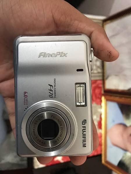 Fujiflim fine pix f470 camara 1