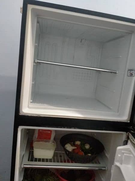 Dowelanc Fridge. 0