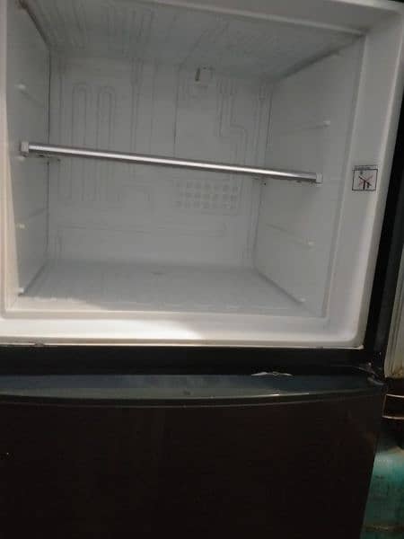 Dowelanc Fridge. 2