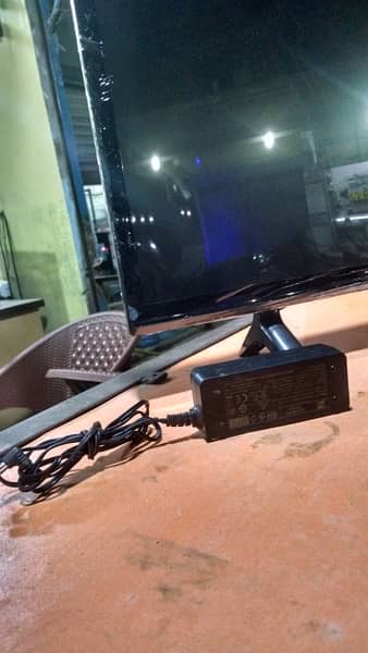 LED MONITOR 13