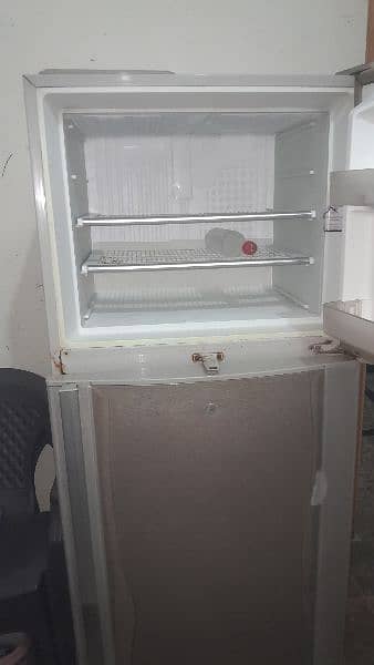 DAWLANCE FRIDGE 2