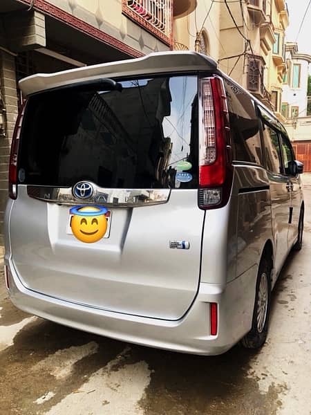 Toyota Noah 2014 3