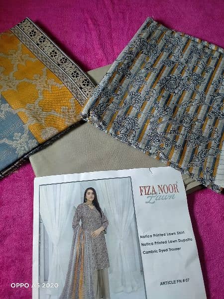 FIZA NOOR

3 piece Printed suit 3