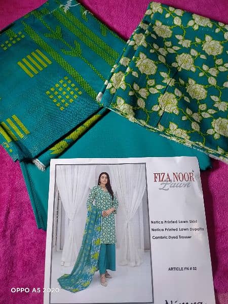 FIZA NOOR

3 piece Printed suit 4