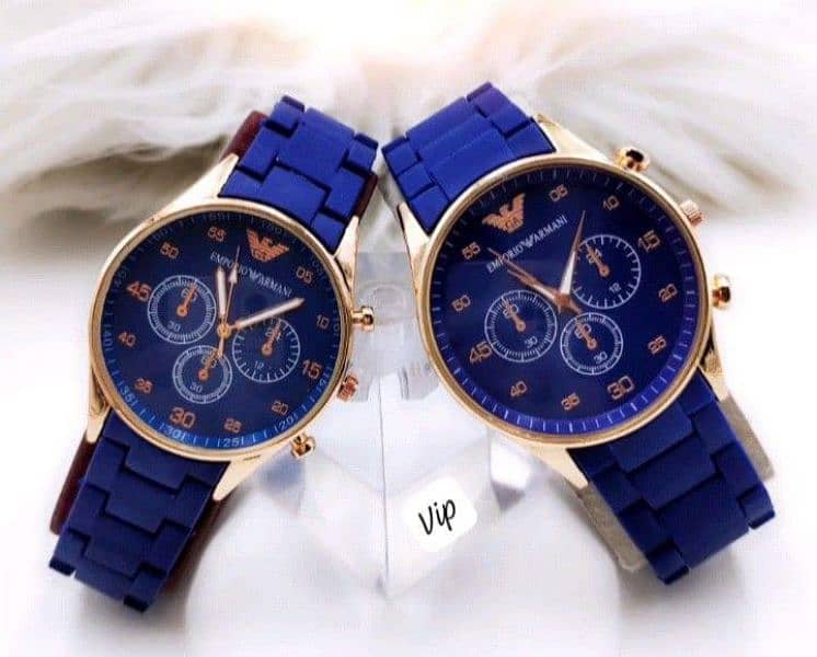 Beautiful cople . s wahch blue 2