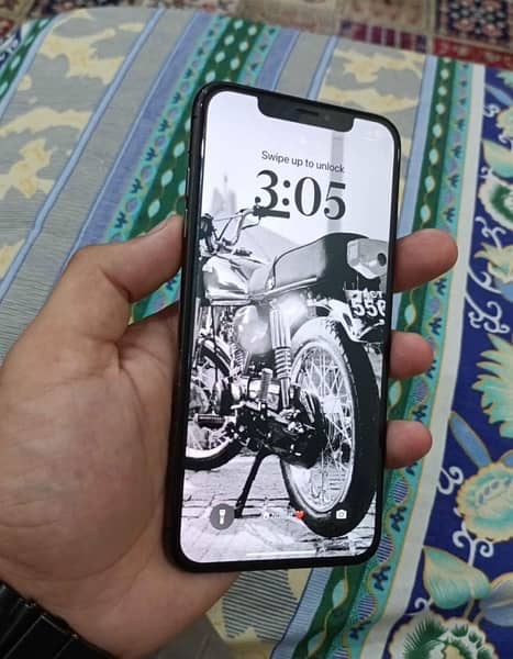 Iphone xs max (exchange possible ) 5