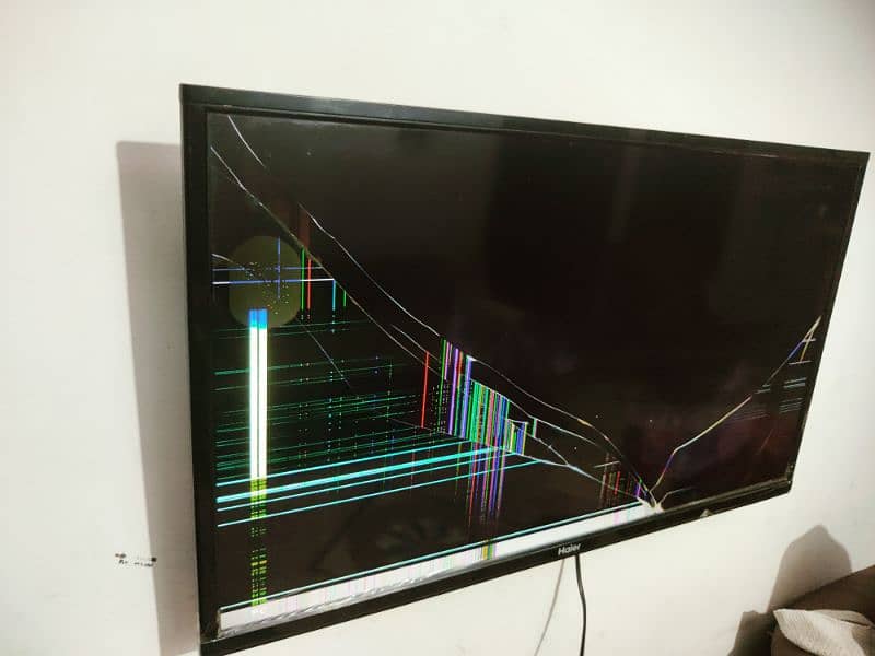 Haier LCD 32 Inches Panel Broken 0