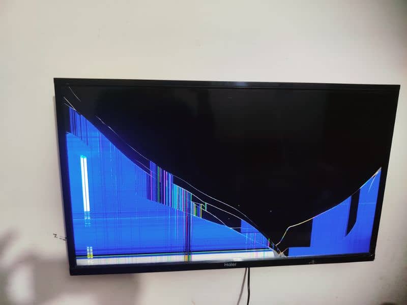 Haier LCD 32 Inches Panel Broken 1