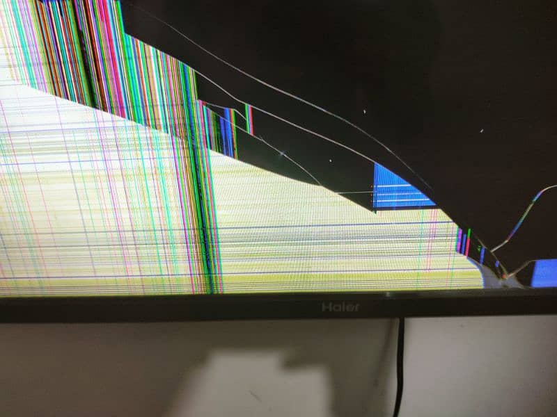 Haier LCD 32 Inches Panel Broken 2