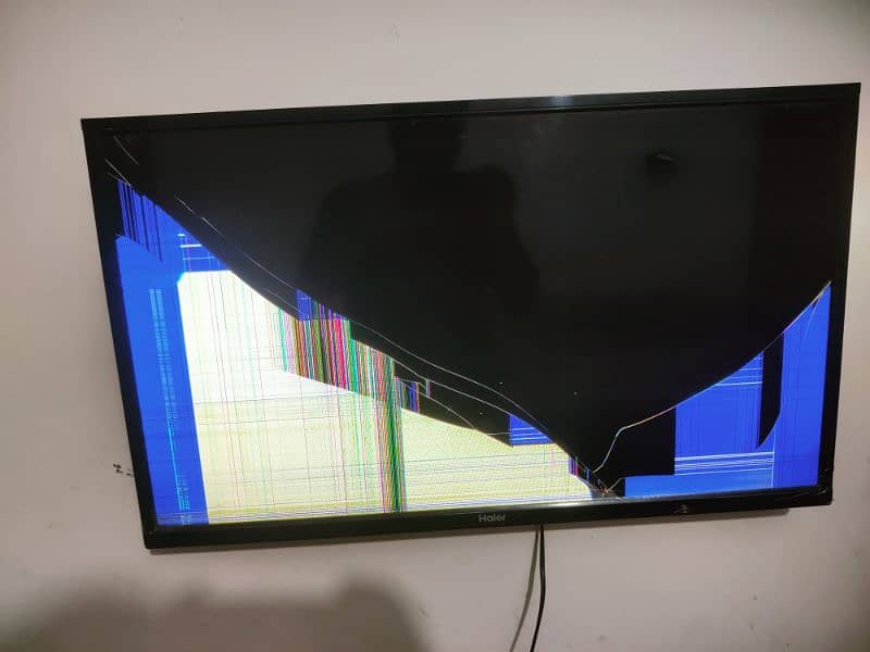 Haier LCD 32 Inches Panel Broken 3