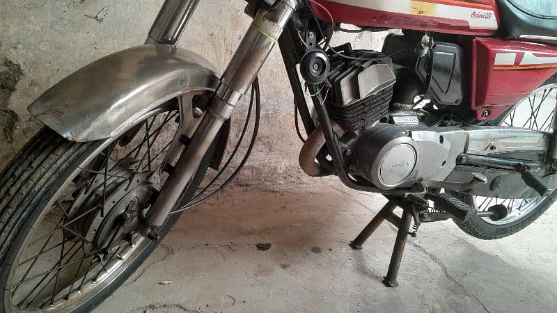 i m selling my vintage bike in low pric 2