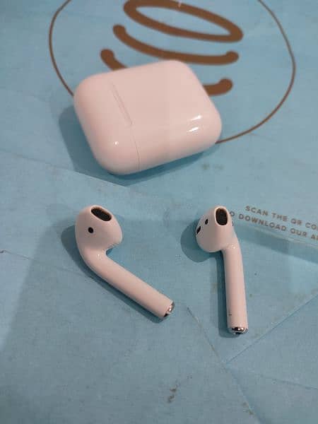 Apple Airpods 2nd Generation ( original ) 1