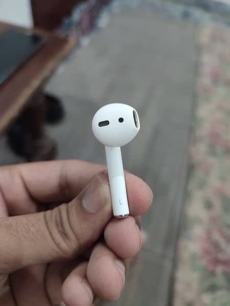 Apple Airpods 2nd Generation ( original ) 2