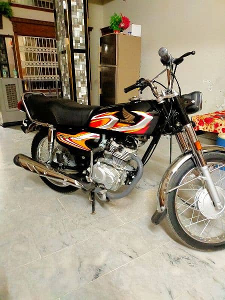 HONDA 125 2022 Model k Original Tanki Tapy 1