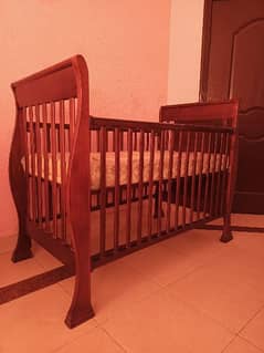 wooden baby cot/ Alfateh