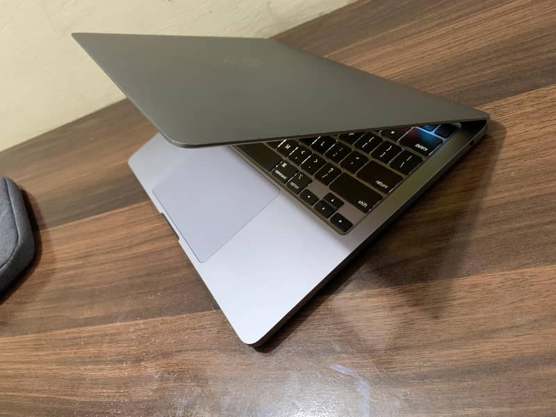 MacBook Pro 2020 - 13" Intel Core i5, 8GB RAM, 256GB SSD - Like New 11