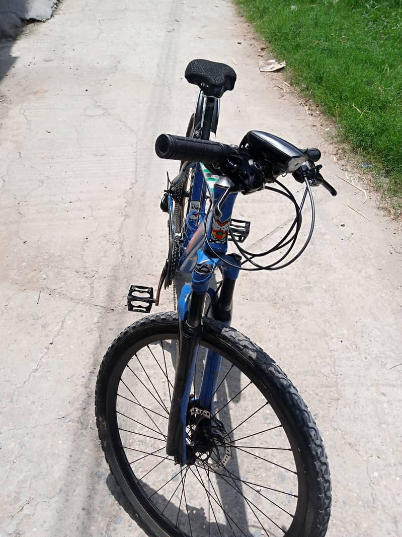 Mountain bicycle with chargeable light  Good Condition, 9.5/10 7