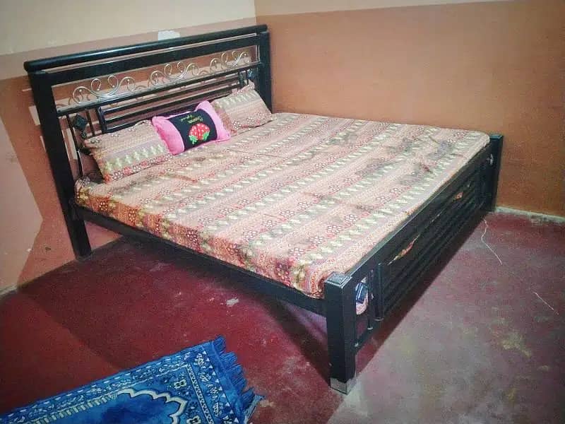 Bed for sell, mattress for sell, Selling my bed in karachi 1