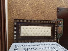 bed in shisham wood 0