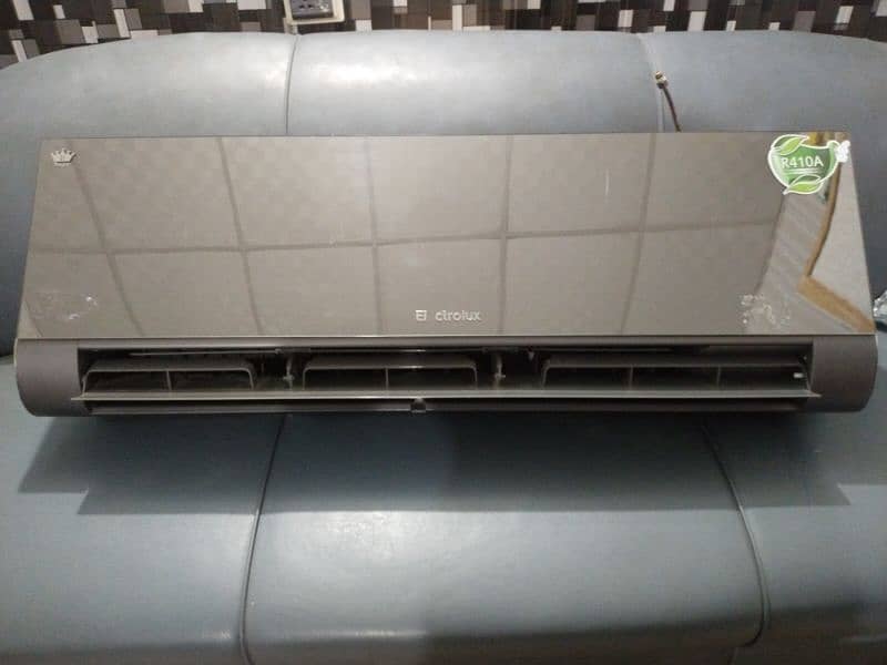 Electrolux Glass Dc inverter  Ac 1.5 outstanding condition 3