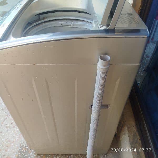 dowlance automatic washing machine,8 to 10kg. used like New. 1