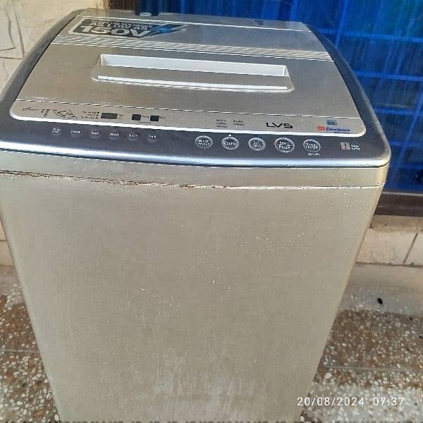 dowlance automatic washing machine,8 to 10kg. used like New. 2