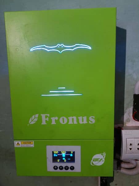 Fronus BAT 4.0 4kw hybrid solar inverter in great condition 0