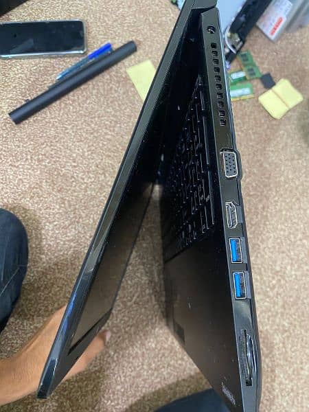 Thoshiba R50 laptop 3