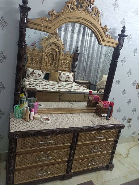 bed set / dressing table / side tables / room chairs / furniture 4